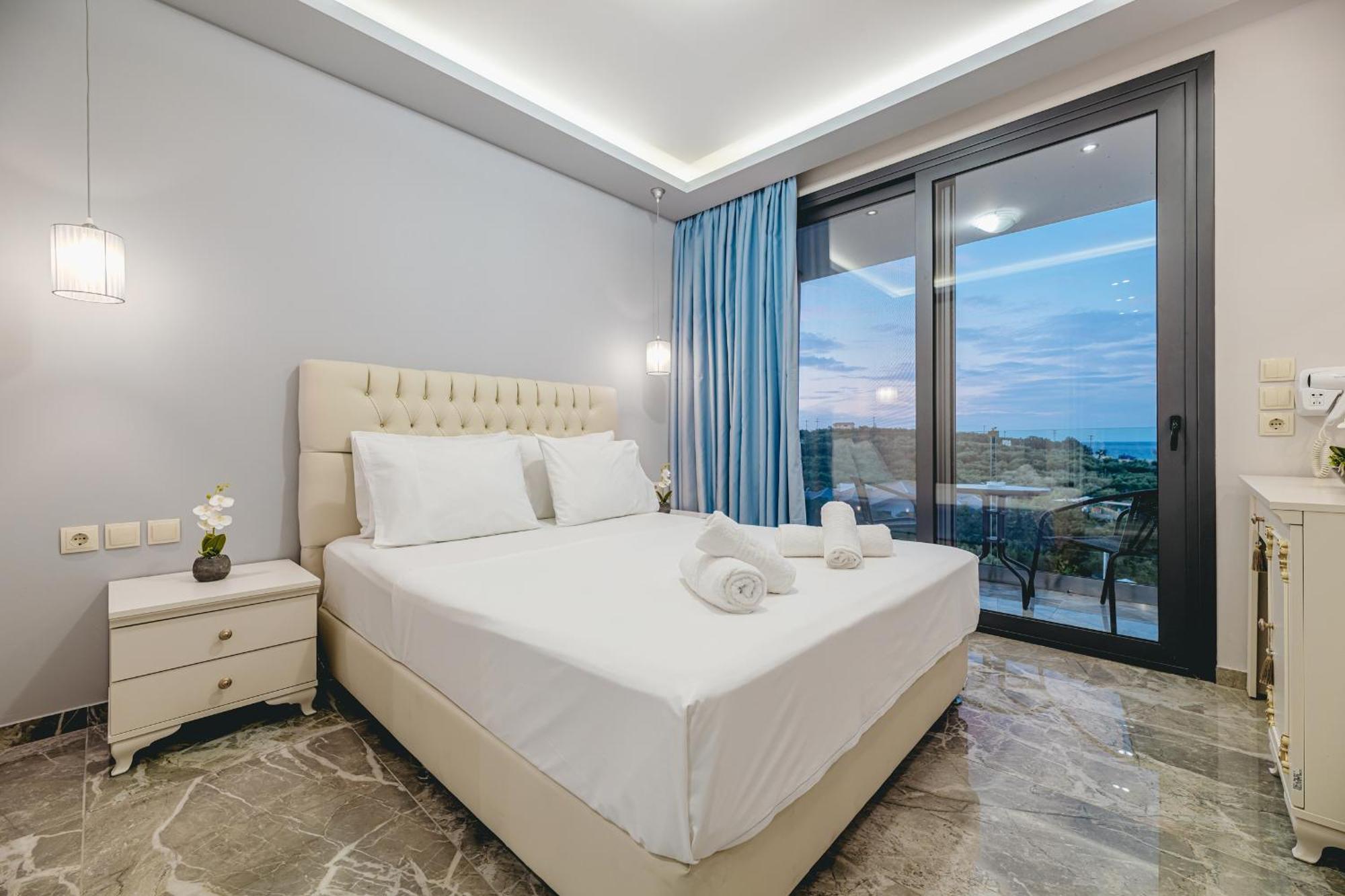 Christina Aparthotel *